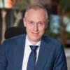 En profilbild av fastighetsmäklare Daniel Mohlin