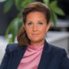En profilbild av fastighetsmäklare Malin Fingal