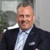En profilbild av fastighetsmäklare Richard Lundblad