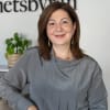 En profilbild av fastighetsmäklare Yara Rosengren