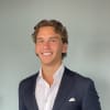 En profilbild av fastighetsmäklare Noah Staaf
