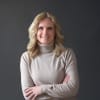 En profilbild av fastighetsmäklare Anna Jeansson
