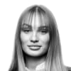 En profilbild av fastighetsmäklare Hedda Österman