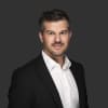 En profilbild av fastighetsmäklare Andreas Aspholme