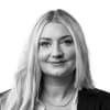 En profilbild av fastighetsmäklare Louise Wellrath