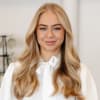 En profilbild av fastighetsmäklare Johanna Marcusson
