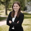 En profilbild av fastighetsmäklare Olivia Wilson