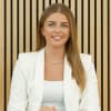 En profilbild av fastighetsmäklare Aleksandra Bialas