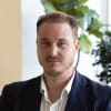 En profilbild av fastighetsmäklare Erik Westberg