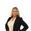 En profilbild av fastighetsmäklare Anette Siljelin