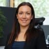En profilbild av fastighetsmäklare Amanda Segersten