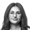 En profilbild av fastighetsmäklare Mariana Mansour