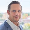 En profilbild av fastighetsmäklare Jonatan Oldsberg