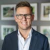 En profilbild av fastighetsmäklare Robin Heimberger