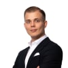 En profilbild av fastighetsmäklare Alec Holmström