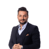 En profilbild av fastighetsmäklare Zahed Ganjali