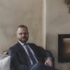 En profilbild av fastighetsmäklare Lars Olsson
