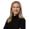 En profilbild av fastighetsmäklare Ebba Karlqvist