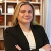 En profilbild av fastighetsmäklare Amanda Andersson
