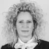 En profilbild av fastighetsmäklare Camilla Möller