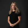 En profilbild av fastighetsmäklare Caroline Westberg