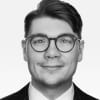 En profilbild av fastighetsmäklare Henrik Björnbäck