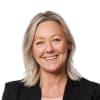 En profilbild av fastighetsmäklare Lena Ekström