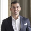 En profilbild av fastighetsmäklare Kristian Ceylan