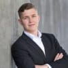 En profilbild av fastighetsmäklare Joakim Andersson