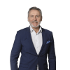 En profilbild av fastighetsmäklare Niclas Claeson