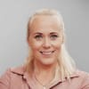En profilbild av fastighetsmäklare Lena Svartström