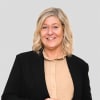 En profilbild av fastighetsmäklare Anna Lennervald Nilsson
