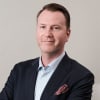 En profilbild av fastighetsmäklare Johan Lind