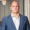 En profilbild av fastighetsmäklare Andreas Jinnestrand