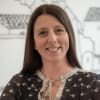En profilbild av fastighetsmäklare Jenny Holgersson