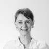 En profilbild av fastighetsmäklare Anne-May Kara