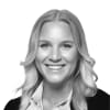 En profilbild av fastighetsmäklare Lina Nilsson