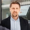 En profilbild av fastighetsmäklare Daniel Johansson