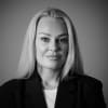 En profilbild av fastighetsmäklare Louise Pedersen