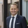 En profilbild av fastighetsmäklare Tobias Nordling