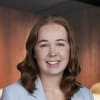 En profilbild av fastighetsmäklare Emma Hersö