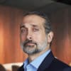En profilbild av fastighetsmäklare Milic Sremcevic