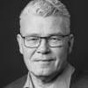 En profilbild av fastighetsmäklare Jens Svanqvist
