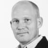 En profilbild av fastighetsmäklare Patrik Andersson