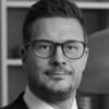 En profilbild av fastighetsmäklare Emil Malmer