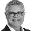 En profilbild av fastighetsmäklare Robert Lundin