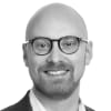 En profilbild av fastighetsmäklare Niclas Håkansson