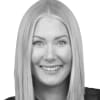 En profilbild av fastighetsmäklare Angelica Mogren