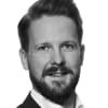 En profilbild av fastighetsmäklare Dennis Sivertsson