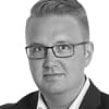 En profilbild av fastighetsmäklare Oskar Ahlgren